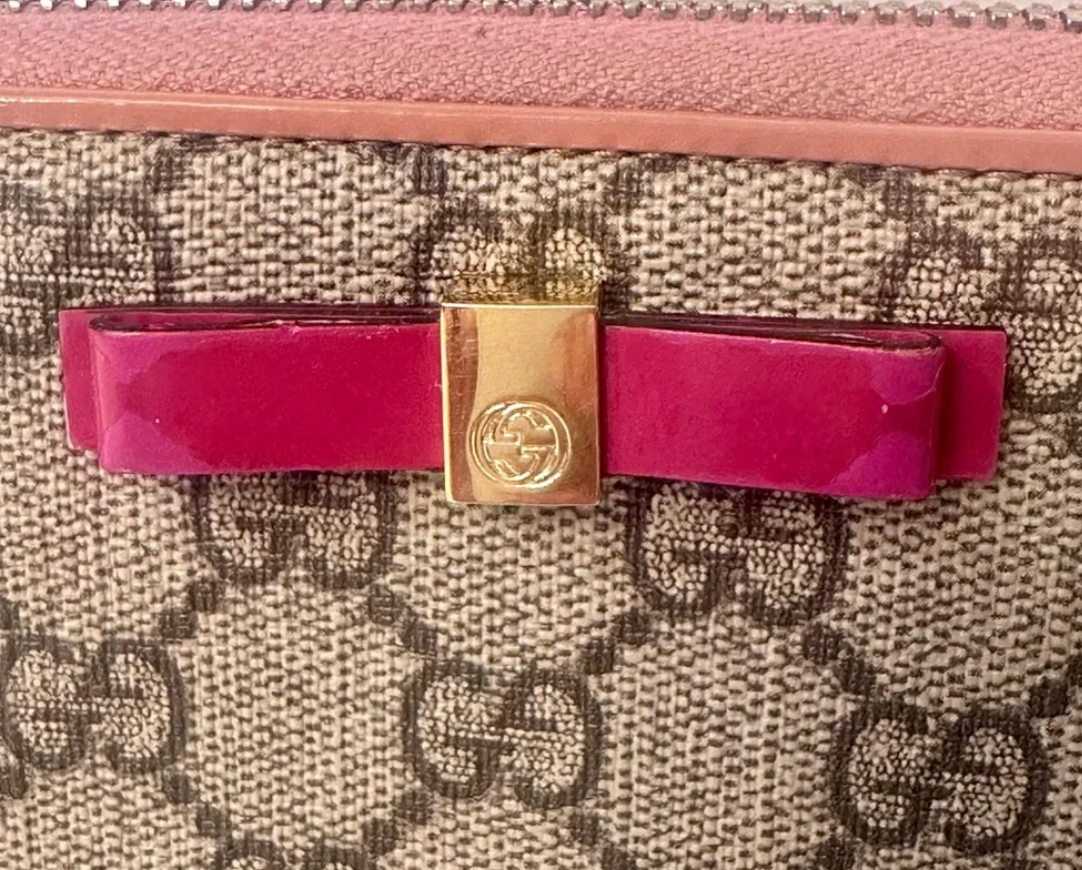 Gucci GG Supreme Ribbon Zippy Wallet